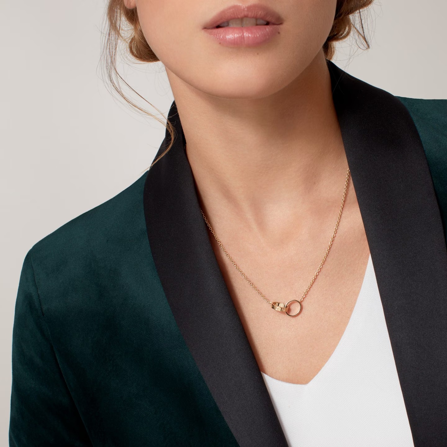 PENDENTIF LOVE, SEMI-PAVÉ OR JAUNE – Image 2