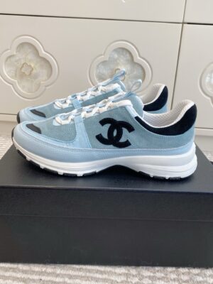 Chanel - Sneakers basse - Bleu ciel et blanc