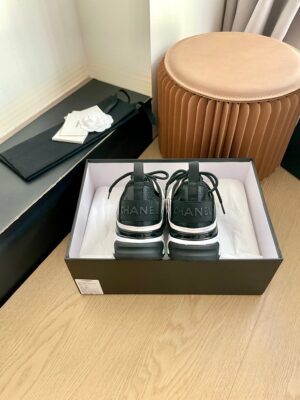 Chanel - Sneakers running - Blanc et noir