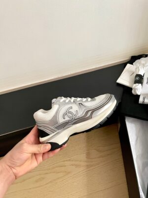 Chanel - Sneakers running - Blanc et argent