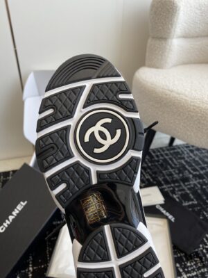 Chanel - Sneakers basse - Gris et noir