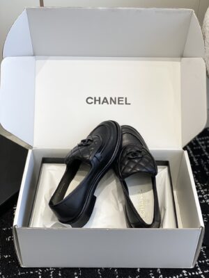 Chanel - Mocassins - Noir matelassé logo CC