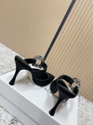 Manolo Blahnik - Escarpins à talon - Vert satin boucle cristal