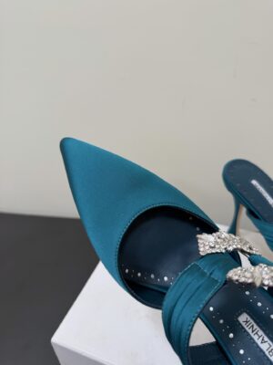 Manolo Blahnik - Mules à talon aiguille - Satin vert émeraude boucle strass