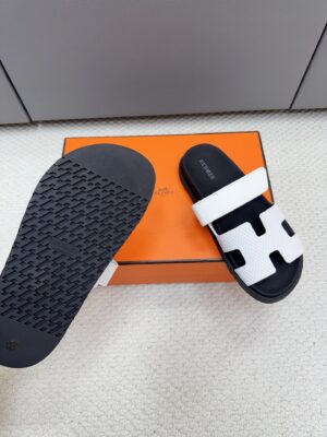 Hermès - Sandales plates - Blanc et noir logo H