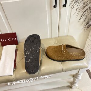 Gucci - Mules plates - Daim camel