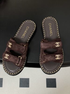 Chanel - Sandales plates - Marron daim