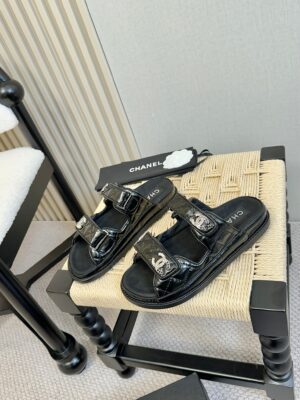 Chanel - Sandales plates - Noir logo CC