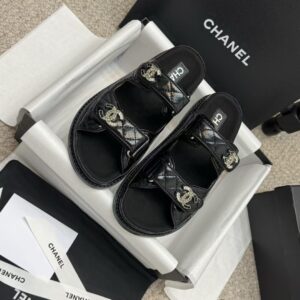 Chanel - Sandales plates - Noir cuir logo CC