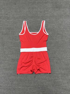 Alo - Combinaison sport short ceinture contrastée - Rouge