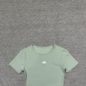 Alo - T-shirt ajusté logo brodé - Vert sauge