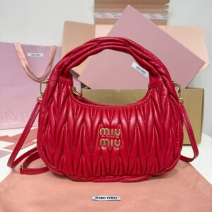MIU MIU-Sac hobo matelasse rouge rubis
