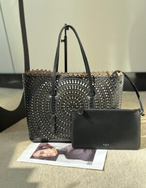 Alaia - Cabas cuir perfore noir avec pochette