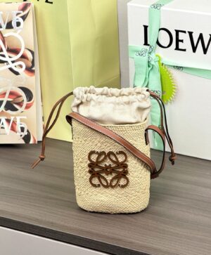 Loewe - Sac seau raffia anagram cuir brun