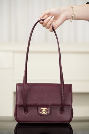 Chanel - Sac porté épaule - Bordeaux cuir grainé