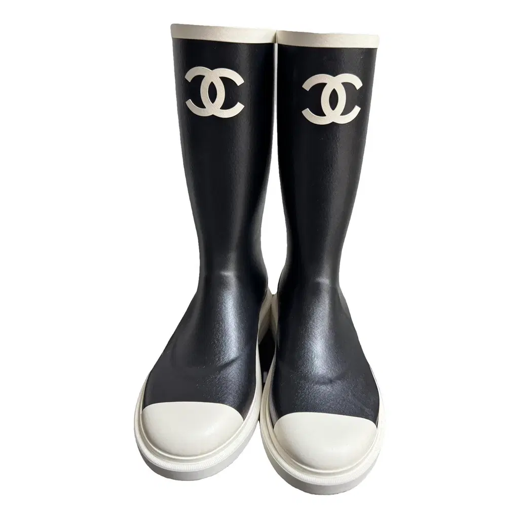 Bottes de pluie Chanel noires à semelle blanche